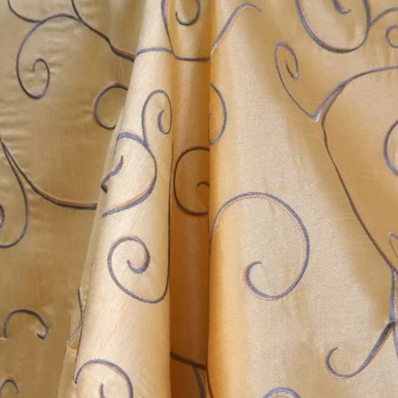 Table Cloth - Rectangular 100 x 80 - Scroll Design - Picture 1 of 4